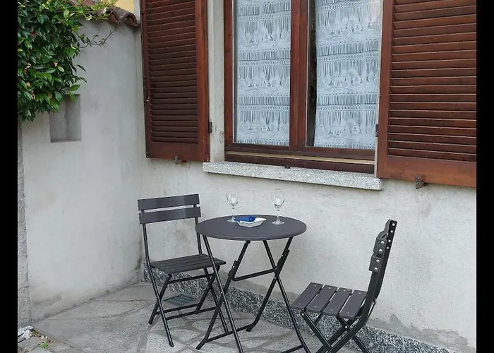 Il Gatto Ombrellaio - Gateway To Stresa, Maggiore And Mountains * Stropino
