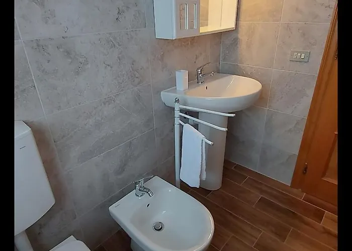 Il Gatto Ombrellaio - Gateway To Stresa, Maggiore And Mountains